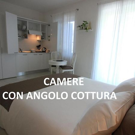 Rooms Il Punto Пескиера дел Гарда Екстериор снимка