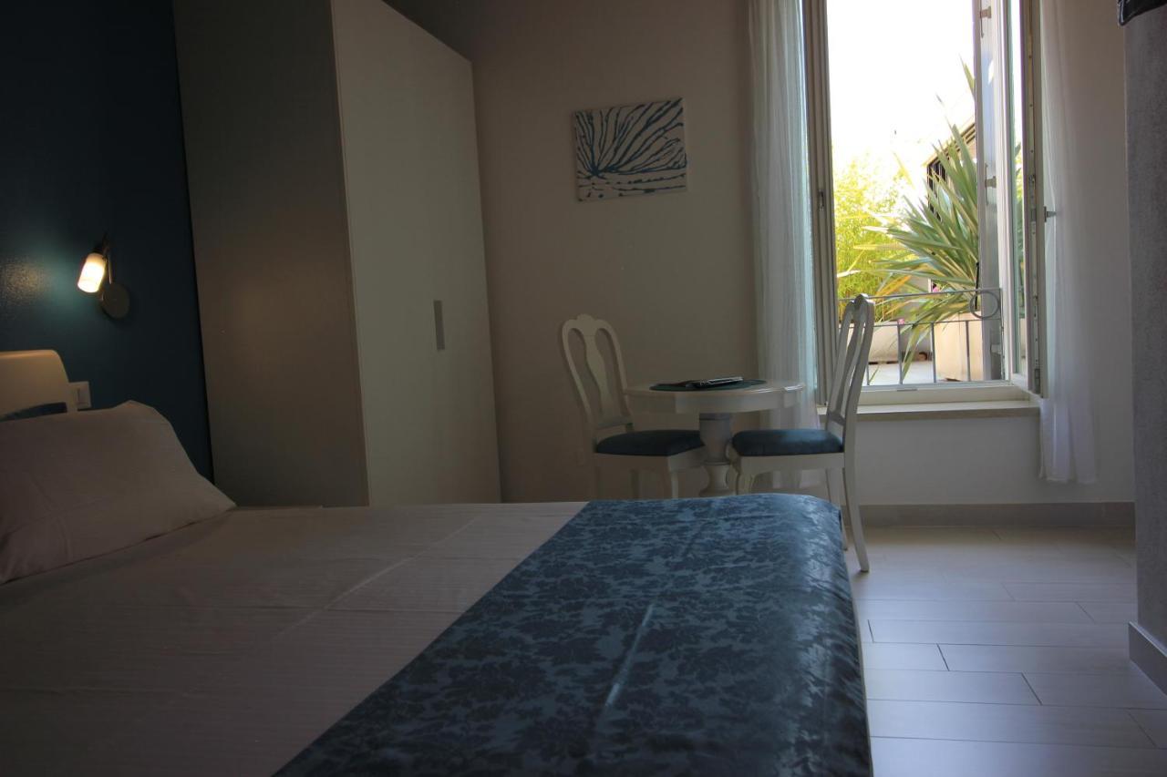 Rooms Il Punto Пескиера дел Гарда Екстериор снимка