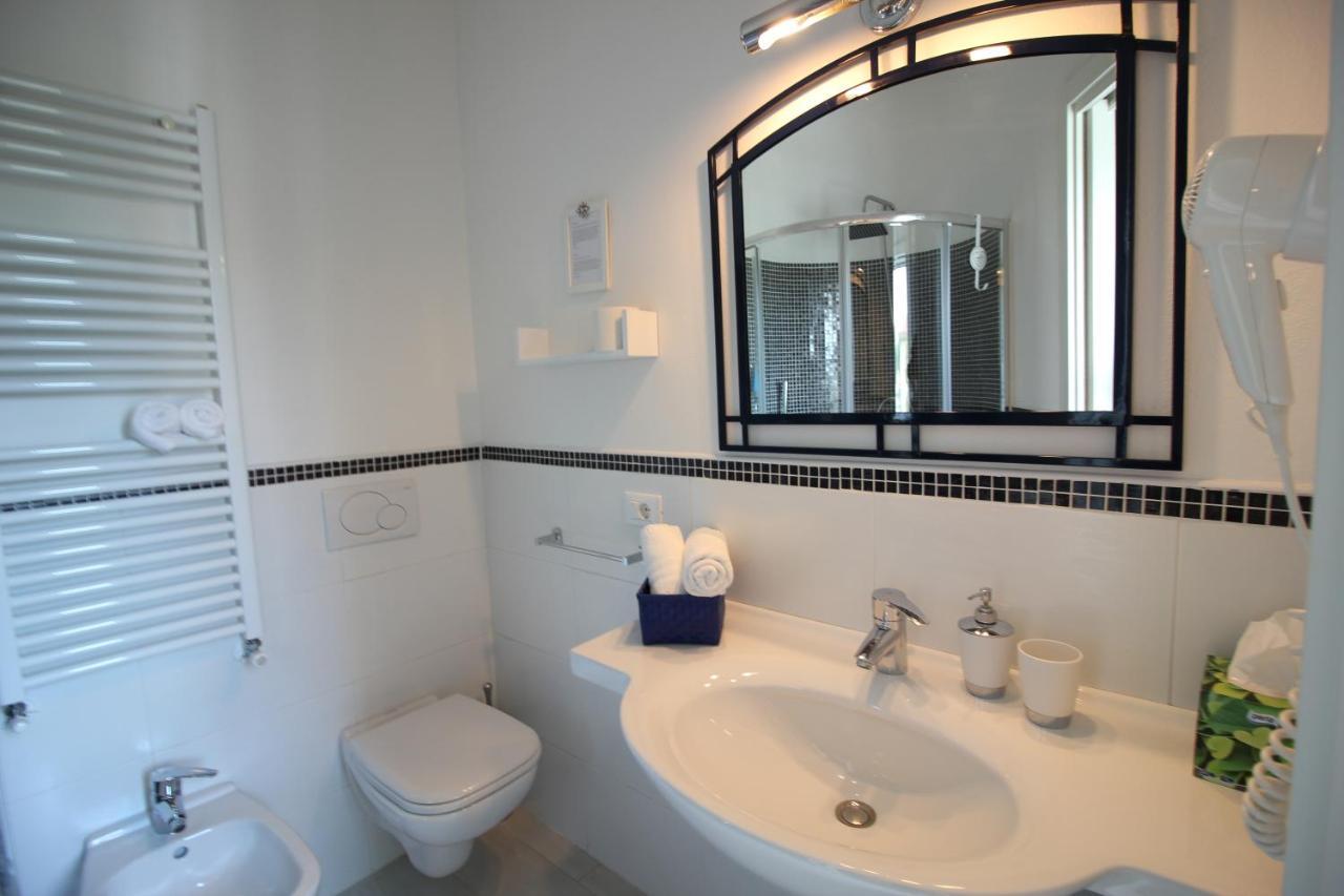 Rooms Il Punto Пескиера дел Гарда Екстериор снимка