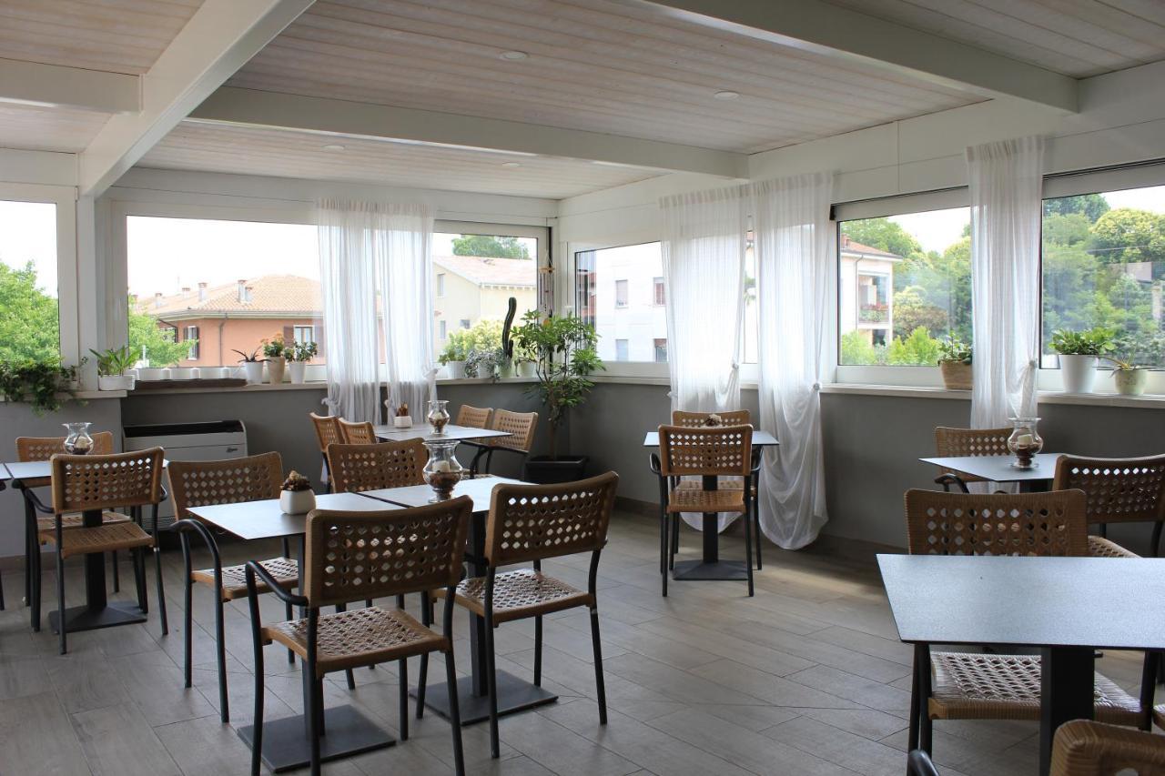 Rooms Il Punto Пескиера дел Гарда Екстериор снимка