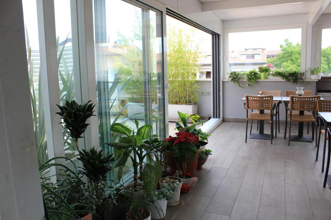 Rooms Il Punto Пескиера дел Гарда Екстериор снимка