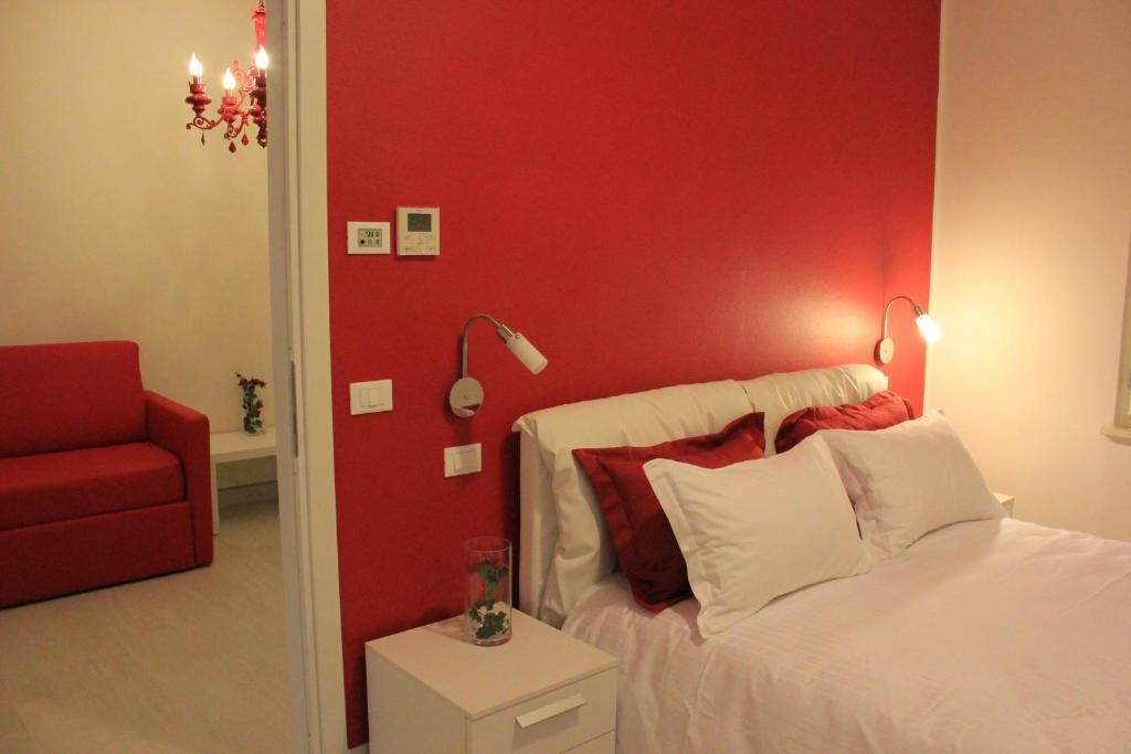 Rooms Il Punto Пескиера дел Гарда Стая снимка