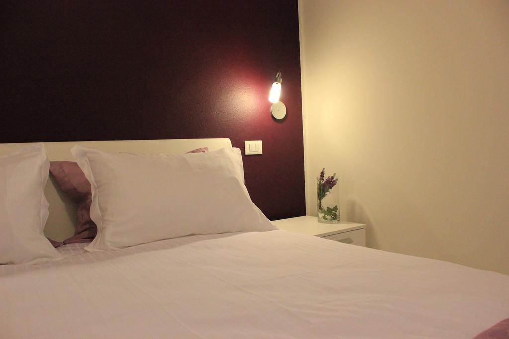 Rooms Il Punto Пескиера дел Гарда Екстериор снимка